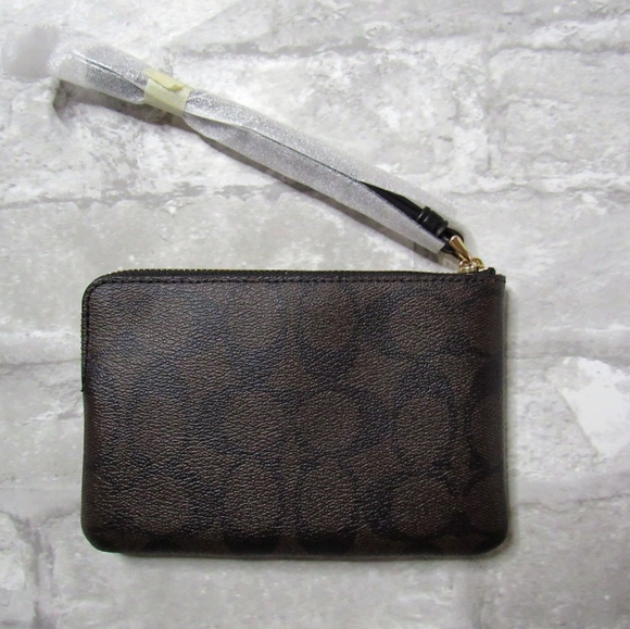 New Coach Wristlet - Picture 5 of 6